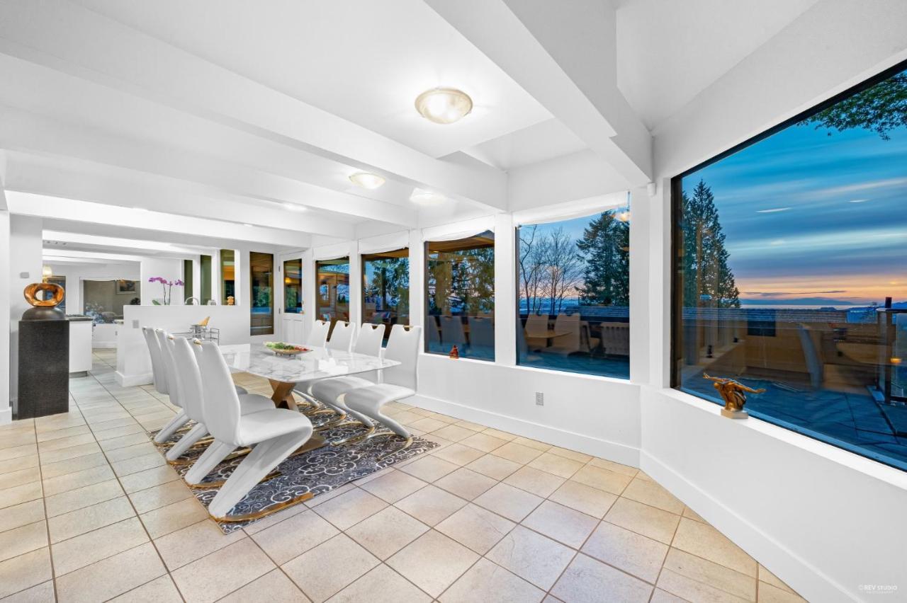 Cypress: Private Bedroom/Bathroom/Office, With Shared Pool, Hot Tub Норт-Ванкувер Екстер'єр фото