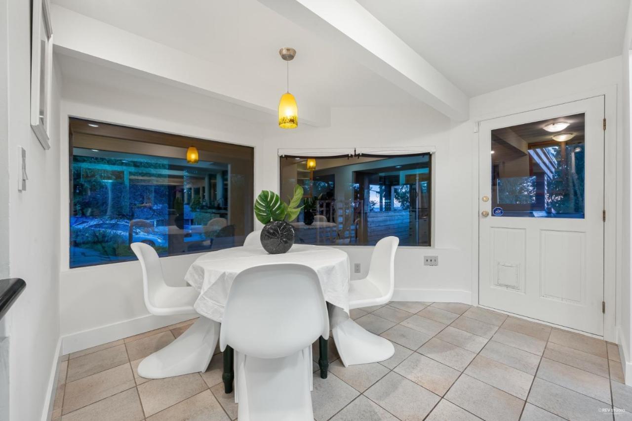 Cypress: Private Bedroom/Bathroom/Office, With Shared Pool, Hot Tub Норт-Ванкувер Екстер'єр фото