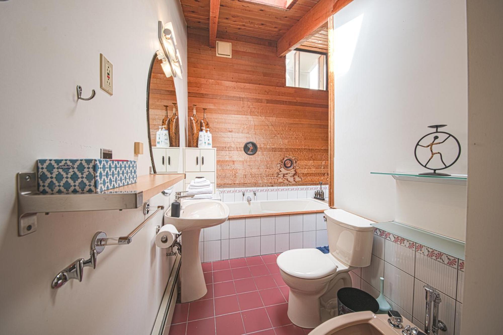 Cypress: Private Bedroom/Bathroom/Office, With Shared Pool, Hot Tub Норт-Ванкувер Екстер'єр фото